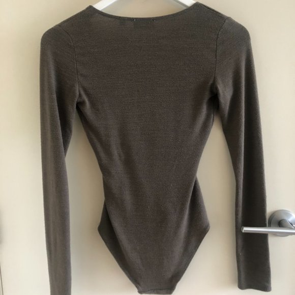 Aritzia Long Sleeve Bodysuit - Picture 2 of 3